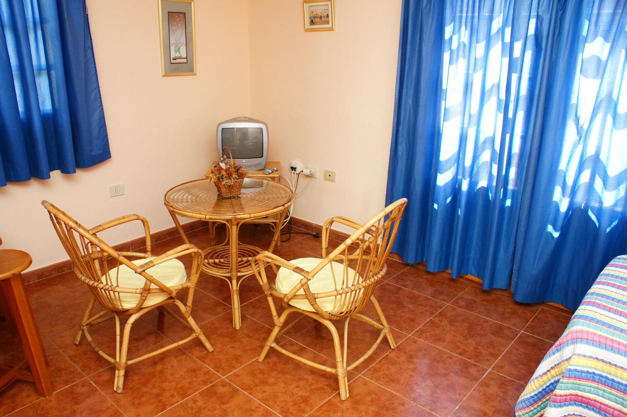 Apartamentos Nelly Valle Gran Rey Pokoj fotografie