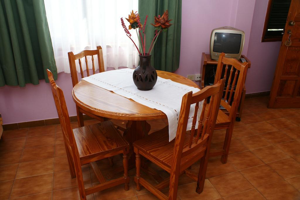 Apartamentos Nelly Valle Gran Rey Pokoj fotografie